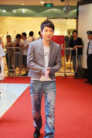 阿穆隆个人资料和近况,阿穆隆为什么坐牢