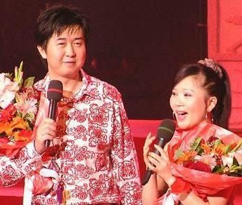 付笛生发型图片 付笛生个人资料和近况展现夫妻相濡以沫