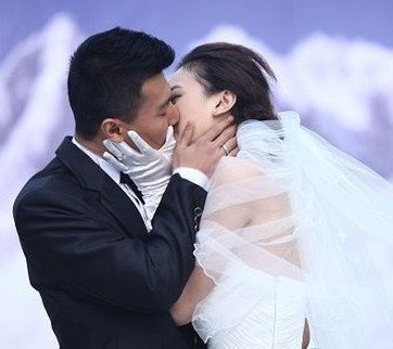 贺刚和高露结婚照和资料