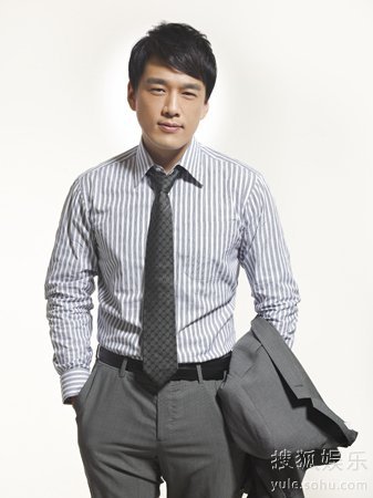 王耀庆不仅仅是拍摄电视剧电影,他还涉及舞台剧的演出,其中就有2011年的《红娘的异想世界之在西厢》,还有电影的配音,以及参与不少广告的拍摄。