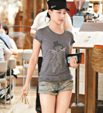 何超莲个人资料/近况图片 何超莲父亲是谁