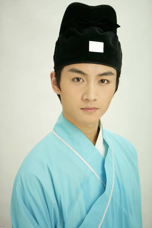 因为陈晓和杨萍在微博上的互动,让两个人的恋情曝光,但现如今,两个人早已分手,让小编不禁为这对郎才女貌感到可惜。