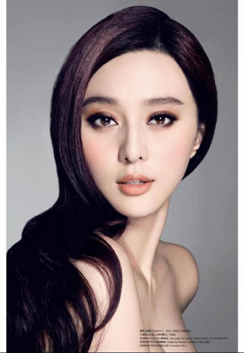 相信大家还都记得琼瑶阿姨《还珠格格》里面的那个金锁,时隔这么 多年,范冰冰早已不再是当年的那个“丫鬟”了,而是成为大家心目中的“范爷”。