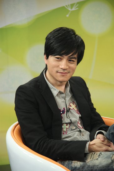 娱乐圈里面结婚的艺人还真是不少,导演和演员的搭配结合也不在少数,不过还是由衷的希望张歆艺和杨树鹏永远幸福下去,同时为大家带来更多更好的电影作品。