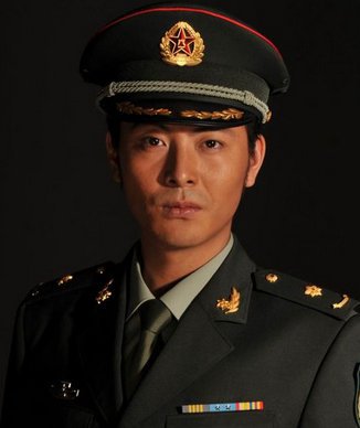 佭