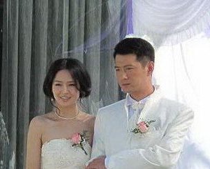 于明加,胡俊