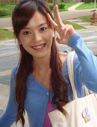 Ԩ