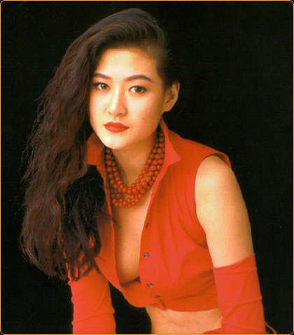 NO3 陈宝莲 陈宝莲出生于1973年,由于长相甜美可人,身材更是性感丰满,便开始了自己的演绎生涯,代表作有《聊斋三之灯草和尚》,后来陈宝莲因演艺及感情生活不顺,跳楼自杀,年仅29岁。