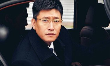 张鹰