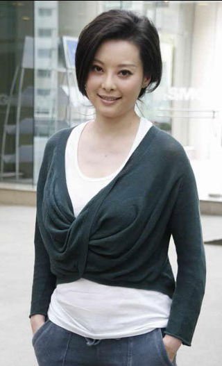 袁立
