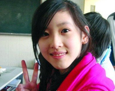 清华大学校花章泽天图片