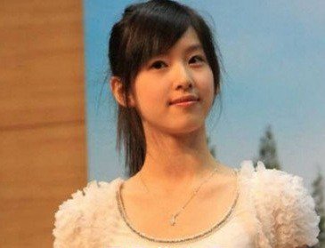 清华大学校花章泽天图片