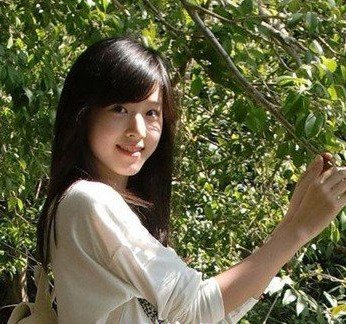 清华大学校花章泽天图片