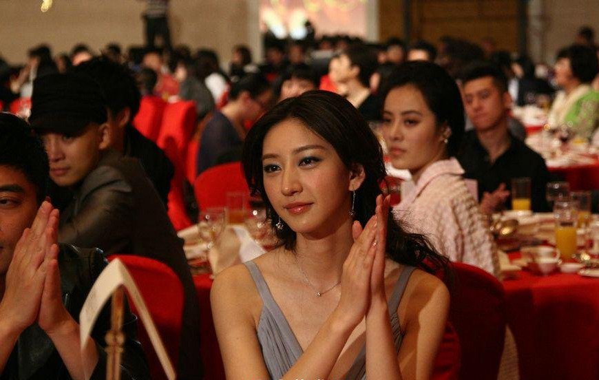 凌潇潇唐一菲结婚图片和资料