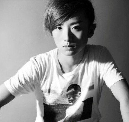 反串演员叶紫涵男装图片
