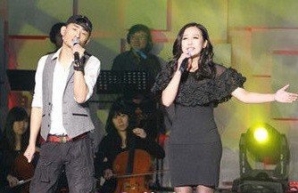 张冬玲和阿宝结婚照