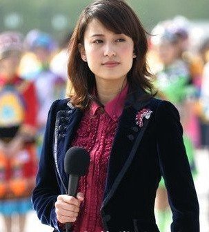 央视女主持人张蕾图片和个人资料