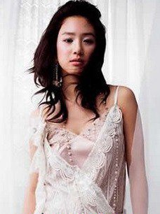郑丽媛街拍图片