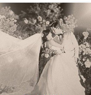 鬼泽夫妇婚纱照图片