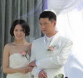 演员于明加老公胡俊资料照片