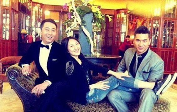 王自健老婆黄雅静合照