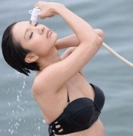 熟男诱惑王君馨比基尼剧照