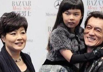 李咏老婆以及女儿照片和资料