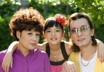李咏老婆以及女儿照片和资料