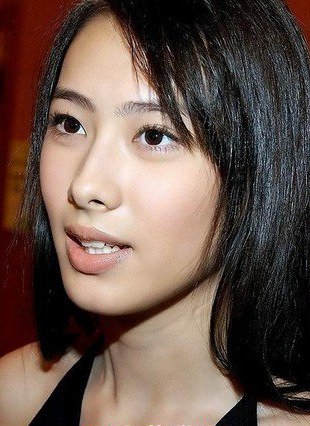 梁洛施个人资料以照片