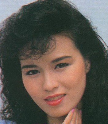 黄日华老婆梁洁华资料照片