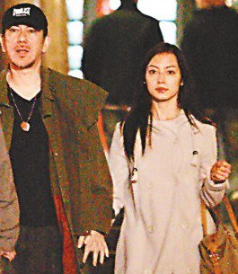 黄秋生老婆吴惠贞资料图片