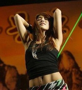 Ӽ