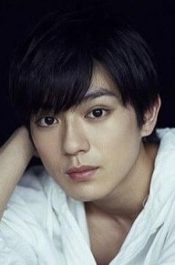 新田真剑佑个人资料简介 新田真剑佑背景及演过的影视剧图片