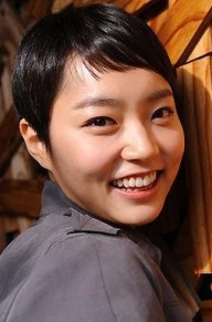 李雅依